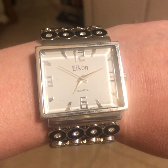 Beautiful Eikon Black And Silver Watch - Picture 4 of 4